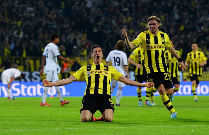 Lewandowski fagnar í kvöld.