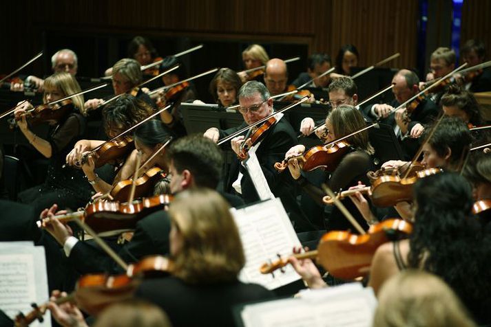 Góðir gestir í Hörpu London Philharmonic Orchestra var stofnuð árið 1932 og er í dag ein fremsta sinfóníuhljómsveit heims.Mynd/Benjamin Ealovega