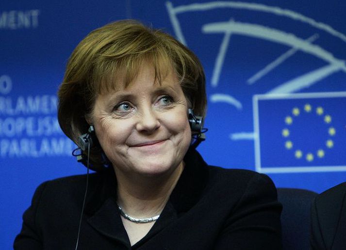 Angela Merkel Vel lá á kanslaranum á blaðamannafundi í Strassborg.