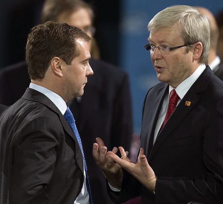 Málin rædd í Pittsburgh Dmitrí Medvedev Rússlandsforseti hlýðir á Kevin Rudd, forsætisráðherra Ástralíu.nordicphotos/AFP
