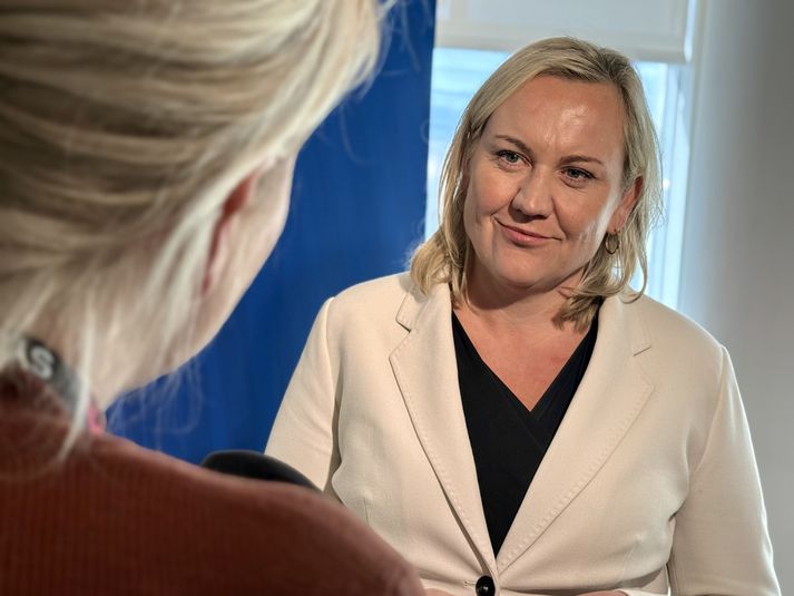 Dómsmálaráðherra segist styðja aðgerðir lögreglu gegn Hell's Angels um helgina.