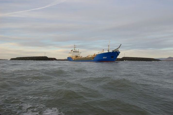 Perlan er við vinnu í Landeyjarhöfn. Mynd/ Óskar P. Friðriksson.