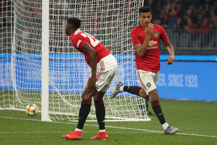 Mason Greenwood fagnar hér markinu sem hann skoraði eftir aðeins sex mínútna leik.