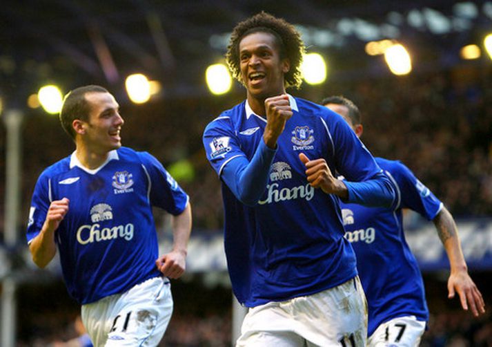 Jo fagnar marki í leik með Everton.