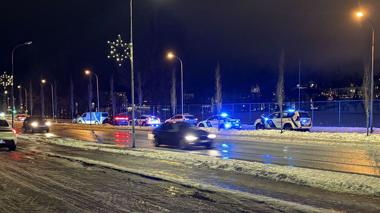 Um­fangs­mikil lögregluaðgerð við Gler­ár­götu á Akur­eyri