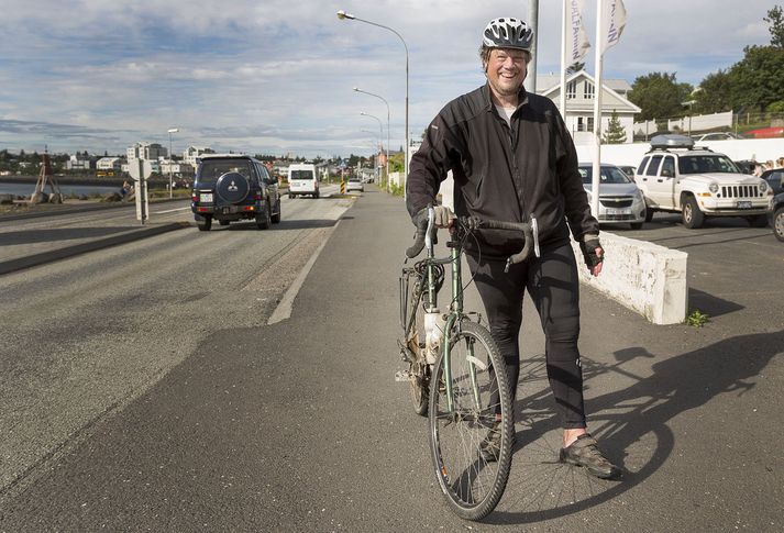 Jón Eggert Guðmundsson þegar hann kom í mark í sumar í Hafnarfirði eftir að hafa hjólað hringinn í kringum landið.