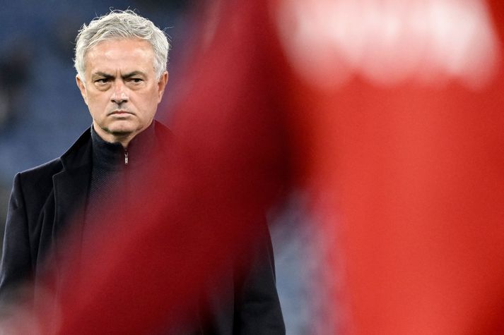 Rómverjar leika sinn fyrsta leik í ítölsku úrvalsdeildinni í dag eftir að Jose Mourinho var látinn fara frá félaginu.