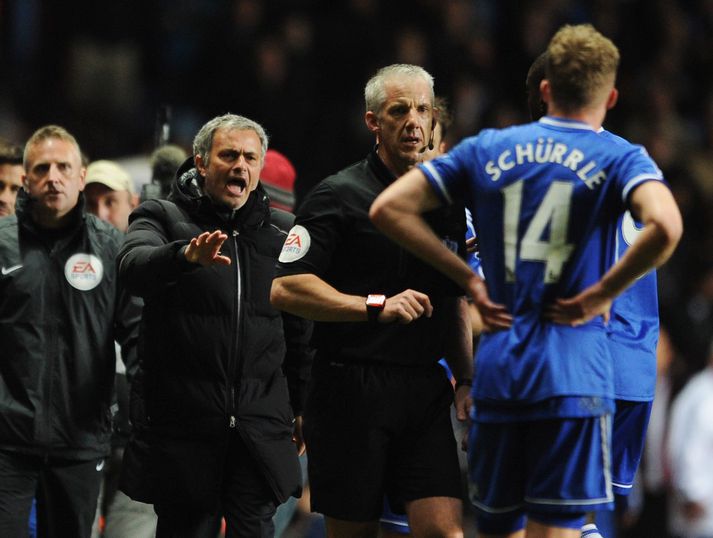 Mourinho lætur Chris Foy dómara heyra það.