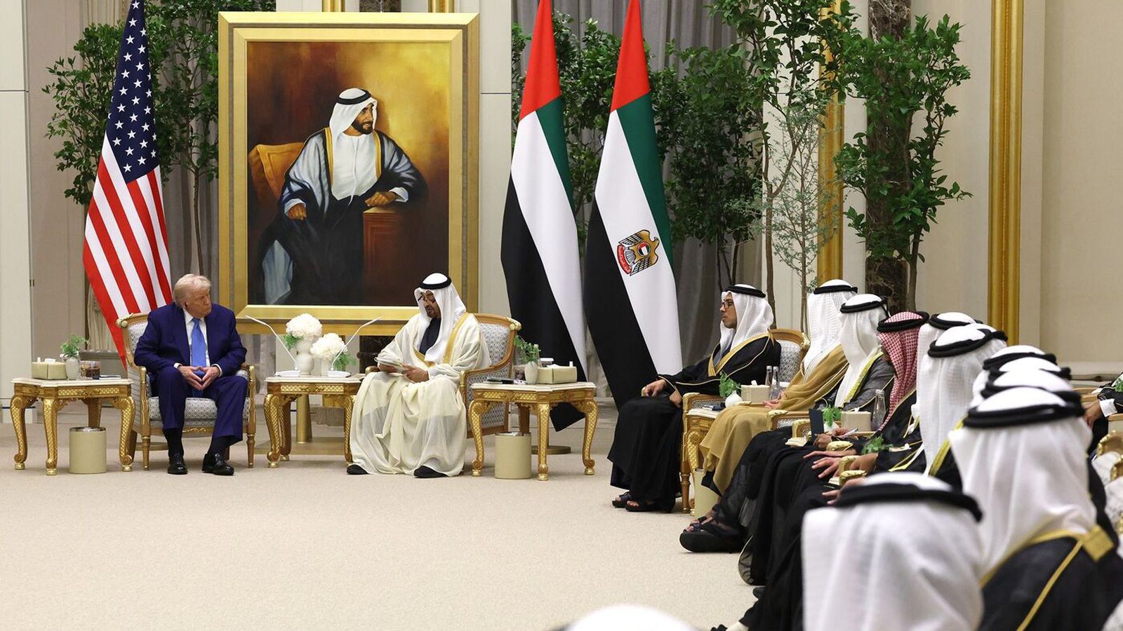 „Njósnasjeik“ keypti Trump-félag og fékk flögur