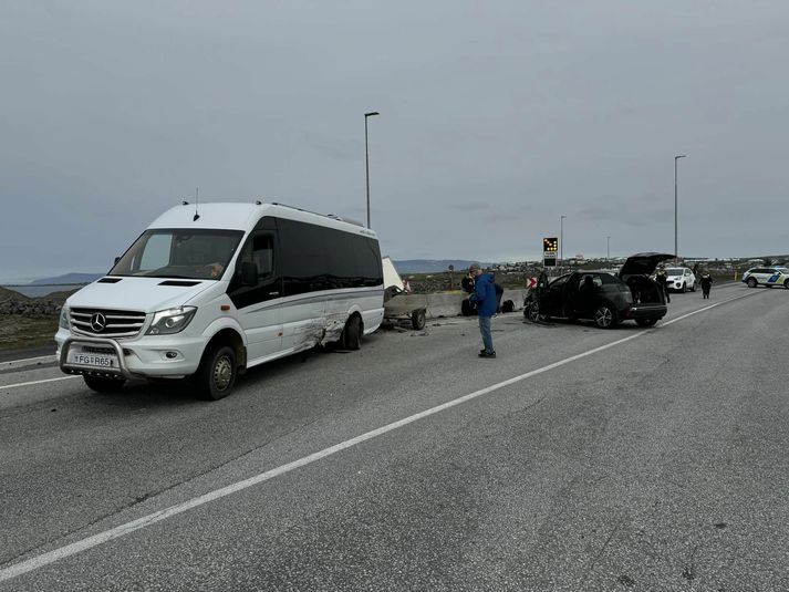 Miklar skemmdir eru á báðum bílum.