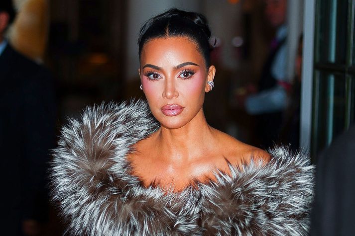 Kim Kardashian lét kíkja á sig eftir að hún greindist með heilagúlp í haust.