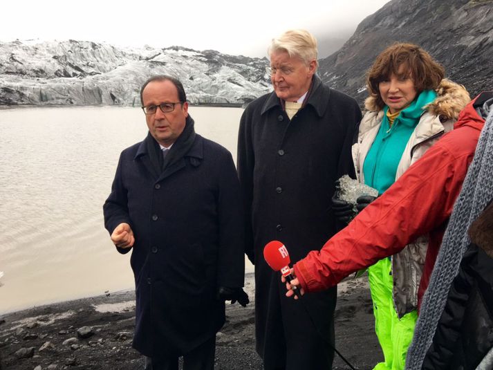 Hollande og Ólafur Ragnar við rætur Sólheimajökuls.