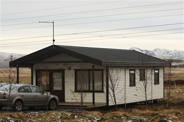 Bústaðurinn þar sem morðið var framið.