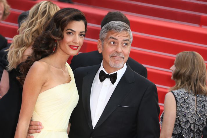 George og Amal eiga von á tvíburum.