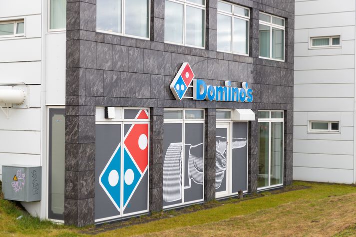 Atvikið átti sér stað í verslun Domino's við Skúlagötu.