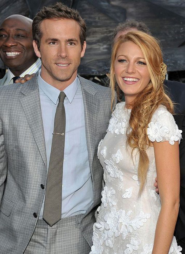Blake Lively og Ryan Reynolds eiga von á barni samkvæmt erlendum slúðurfréttum.