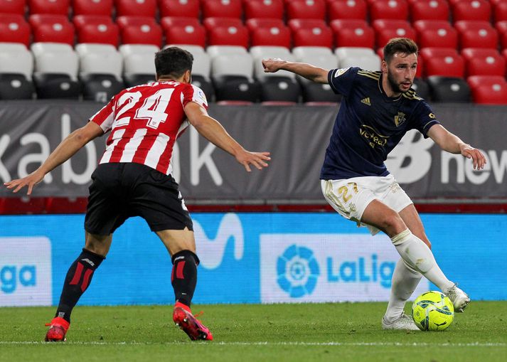  Jon Moncayola með boltann í leik gegn Athletic Bilbao á leiktíðinni. 