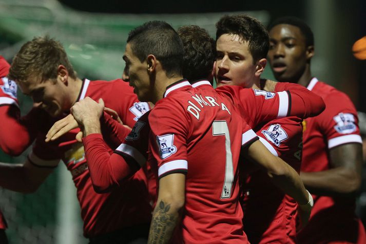 Ander Herrera fagnar marki sínu með liðsfélögunum.