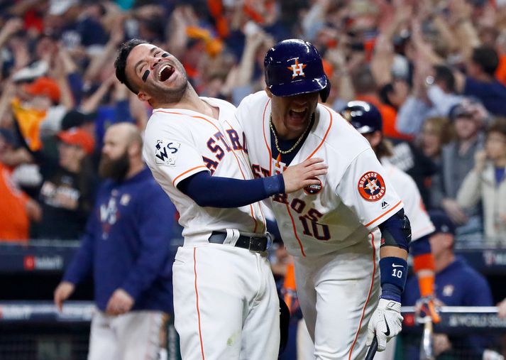 Jose Altuve og Yuli Gurriel, leikmenn Houston Astros, fagna.