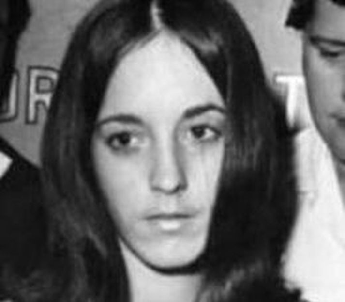 Susan Atkins fyrir rúmum 40 árum við réttarhöldin.