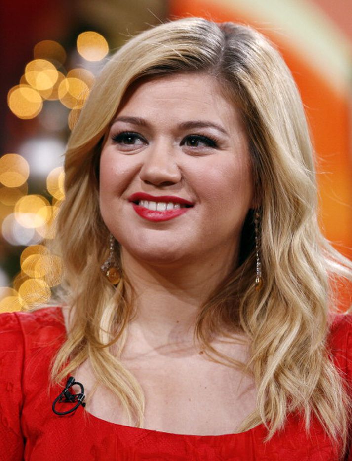 Bandaríska söngkonan Kelly Clarkson hefur talað opinberlega um að pissa í sturtu og hvetur aðra til að gera slíkt hið sama