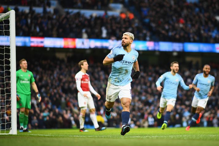 Aguero fagnar þriðja markinu.