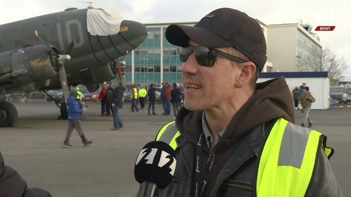 Matthías Sveinbjörnsson, forseti Flugmálafélags Íslands, í viðtali í beinni útsendingu Stöðvar 2 í kvöld.