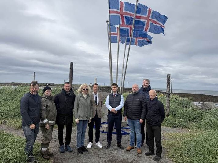 Umhverfis-, orku- og loftslagsráðherra ásamt fulltrúum Náttúruverndarstofnunar og Seltjarnanesbæjar.  