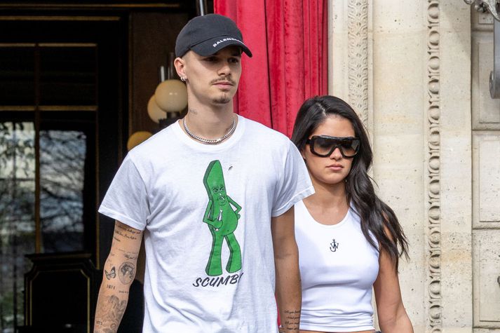 Romeo Beckham og Kim Turnbull í París í mars síðastliðnum.