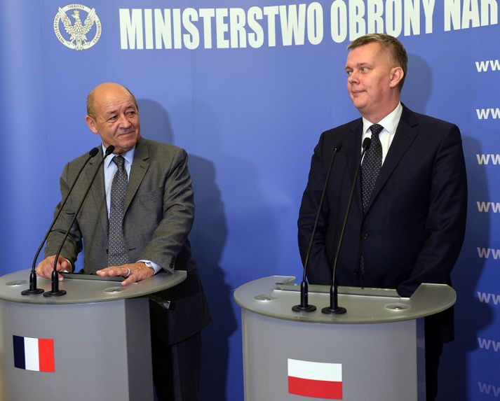 Tomasz Siemoniak (t.h.), varnarmálaráðherra Póllands, hér ásamt Jean-Yves Le Drian (t.v.) varnarmálaráðherra Frakklands.