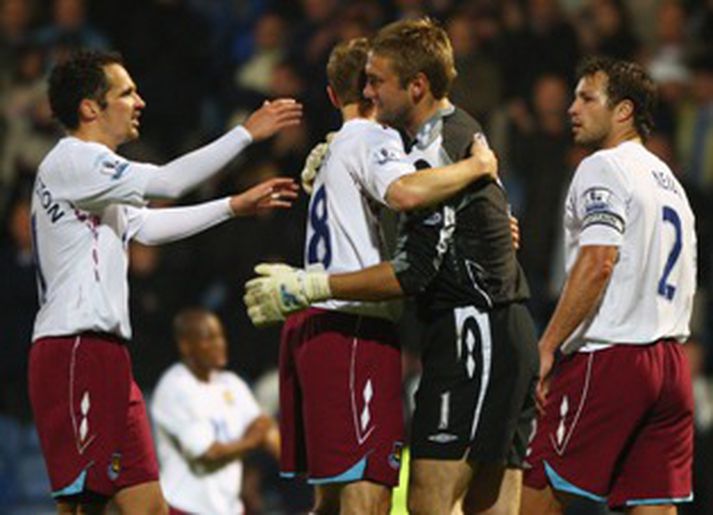 Leikmenn West Ham fagna Green markverði í leikslok
