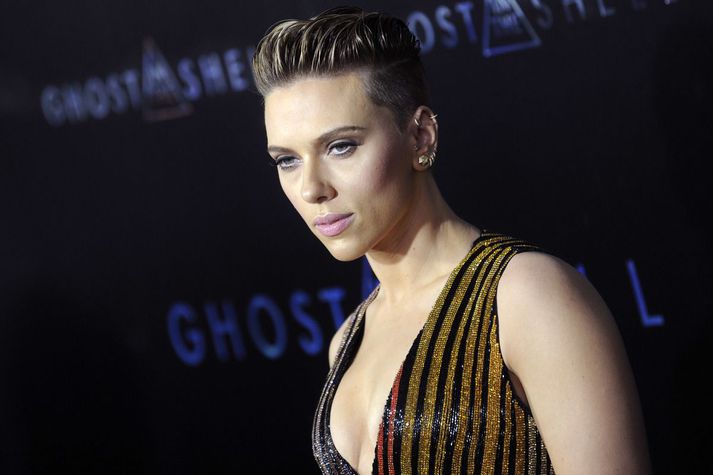 Scarlett Johansson er hvorki góð né slæm í hlutverki sínu í Ghost in the Shell.
