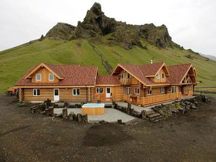 Húsnæðið við Lambafell.