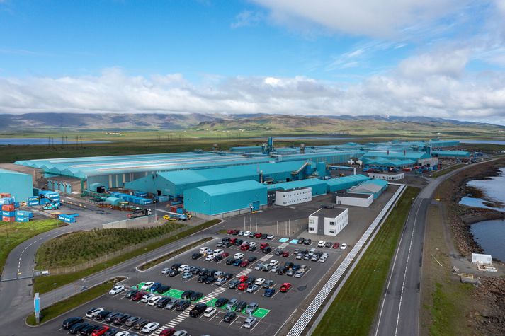 Framleiðsla í álveri Norðuráls á Grundartaka hefur dregist mjög saman vegna bilunarinnar sem varð í síðasta mánuði.