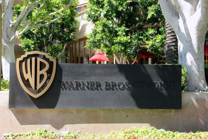 Unnið er að því að skipta Warner Bros. Discovery upp í tvö félög en stjórnin segist tilbúin til að selja félagið í heild. Nokkrir aðilar hafi lýst yfir áhuga á slíkum kaupum.