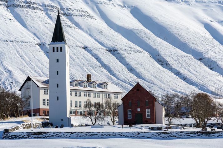 Grunnskólinn austan Vatna hefur verið rekinn á Hofsósi og Hólum síðan árið 2007. Nú verður starfsemin öll á Hofsósi. 