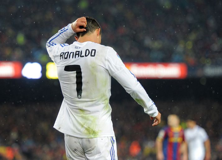 Cristiano Ronaldo klórar sér í hausnum í leiknum á mánudagskvöldið.