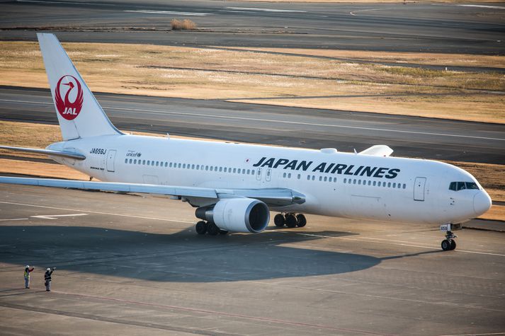 Hér sést Boeing 767 vél Japan Airlines.