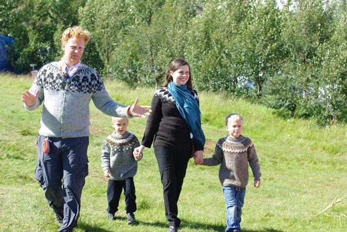 Katrín ásamt börnum sínum á landsmótinu í dag.