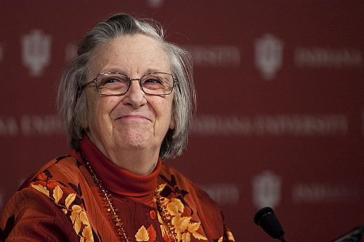 „Ég er enn að jafna mig,“ sagði Elinor Ostrom eftir að hafa fengið þær fregnir í gær að hún hlyti Nóbelsverðlaunin í hagfræði.Fréttablaðið/AP