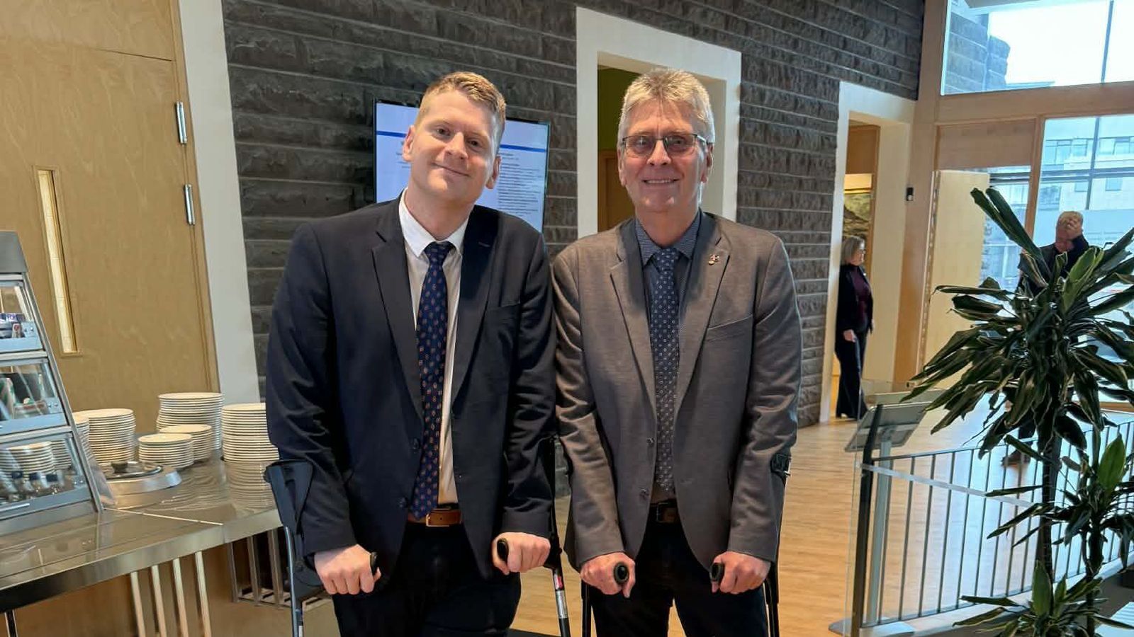 Hækjubræður á þingi