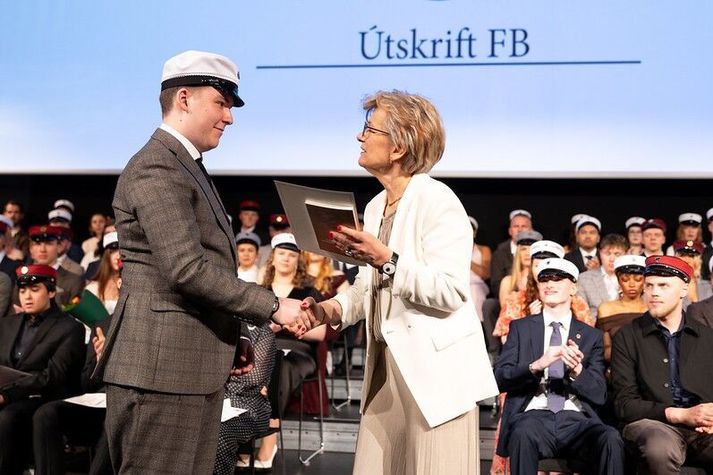 Guðrún Hrefna Guðmundsdóttir skólameistari stýrði athöfninni en hún lætur af störfum eftir þetta skólaár eftir að hafa verið skólameistari FB síðastliðin 17 ár.