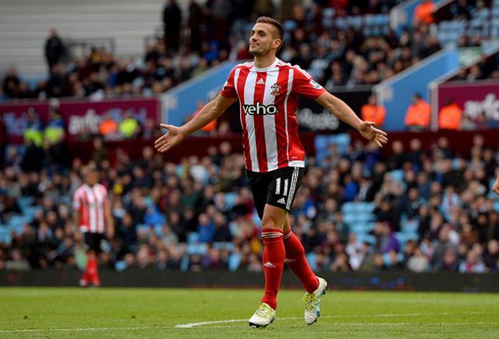 Tadic skoraði tvö mörk á Villa Park.