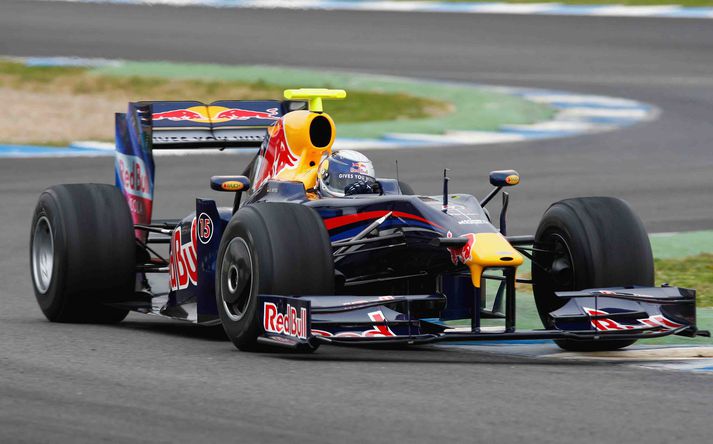Sebastian Vettel á Red Bull byrjar æfingatímabilið vel. Hann var lfjótastur ökumanna á 2009 bíl í dag.