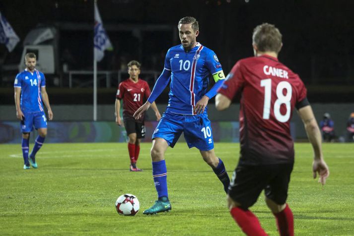 Gylfi Þór Sigurðsson spilar við hlið Jóns Daða Böðvarssonar í framlínu Íslands.