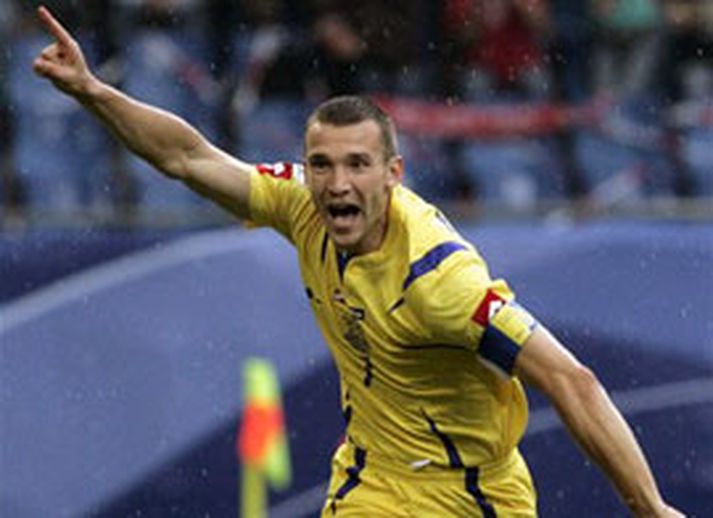 Shevchenko fagnar marki sínu