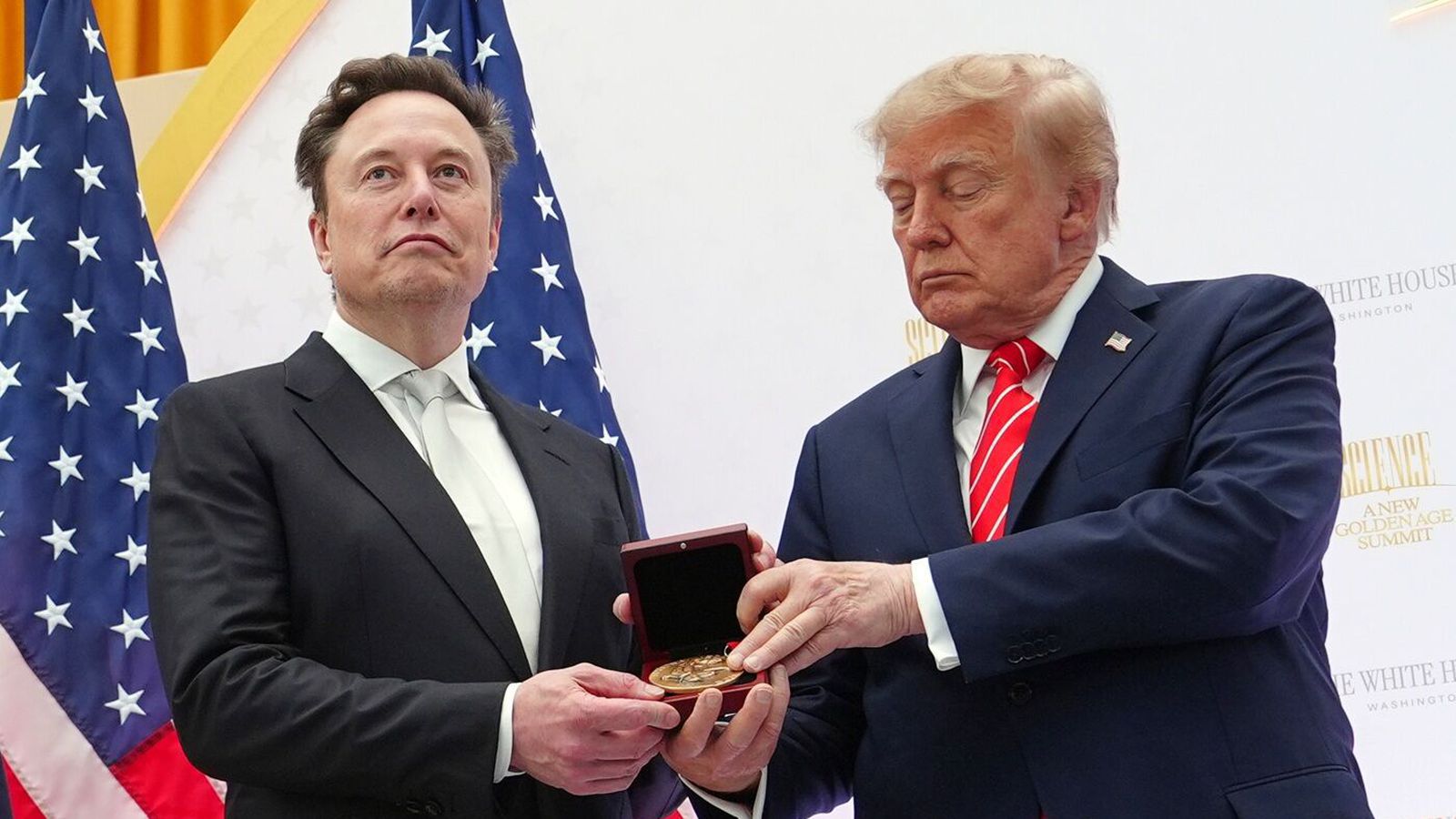 Fjár­festi í SpaceX og hóf svo á­tak sem gæti hagnast fyrir­tækinu