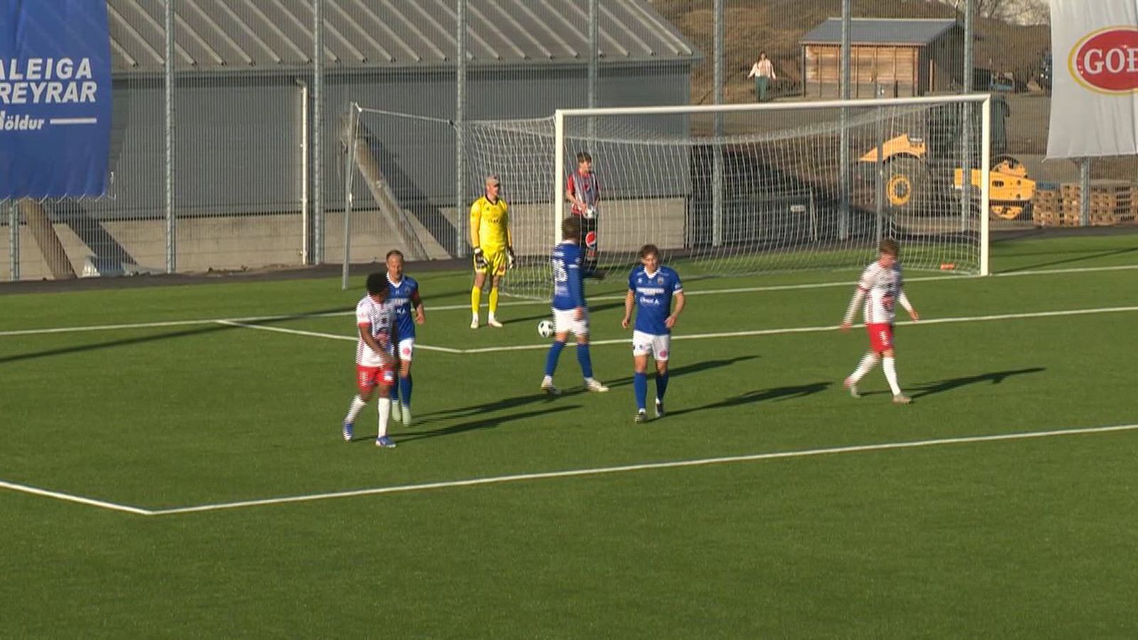 Há­vær öskur þjálfaranna heyrðust vel: „Þú sérð það sjálfur!“