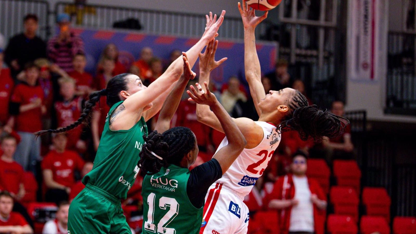 Leik lokið: Haukar - Njarð­vík 77-69 | Haukar lifa