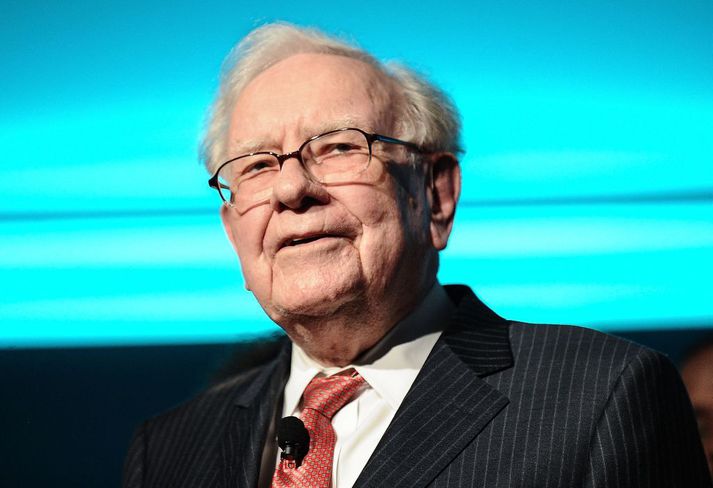 Warren Buffet, nú 96 ára, segir raunverulegan mælikvarða á árangur felast í ástinni. Því til hvers að vera moldríkur og deyja, án þess að nokkur syrgi þig í raun?